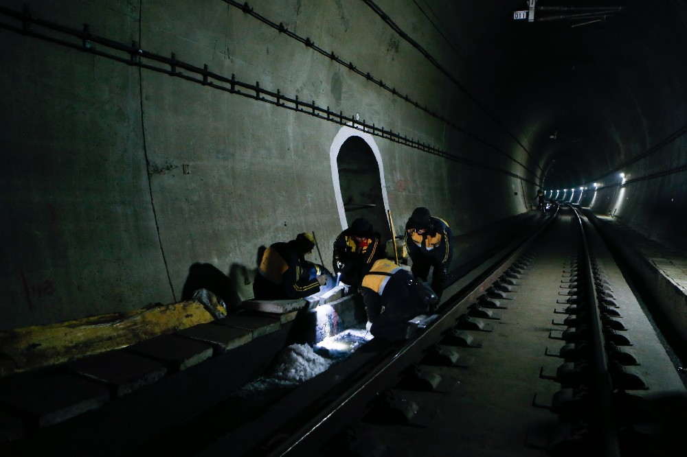 固原铁路运营隧道病害现状